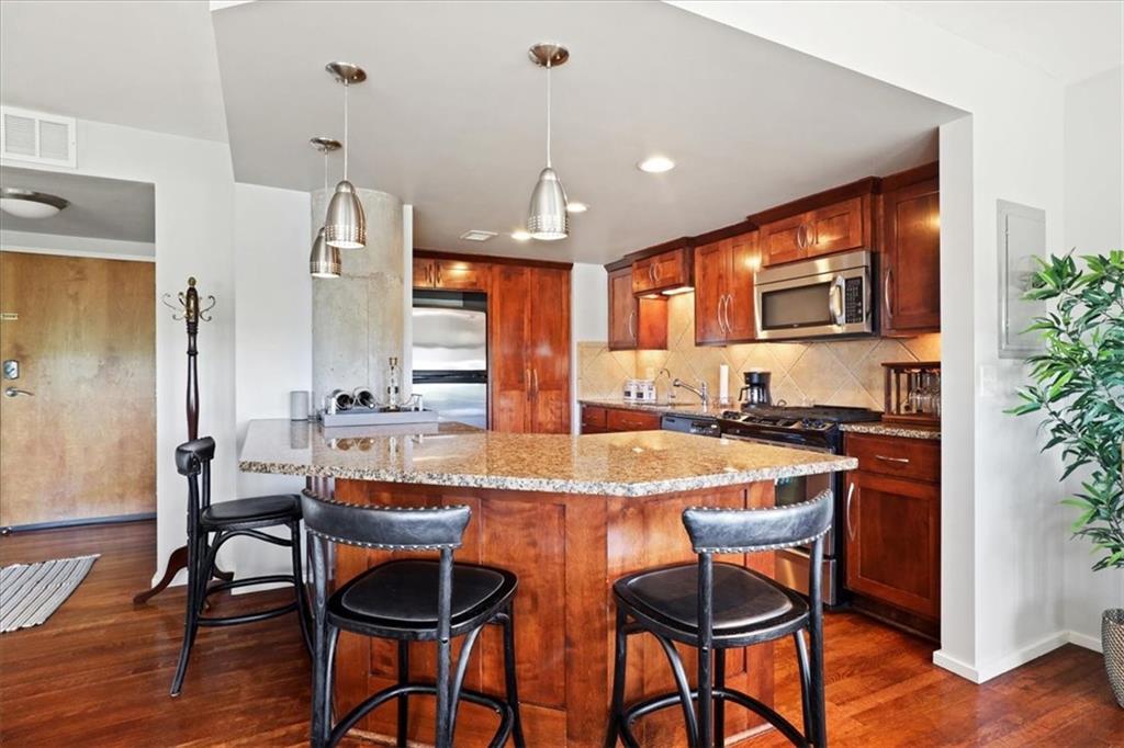803 W 48th St #1106 Street Unit: 1106