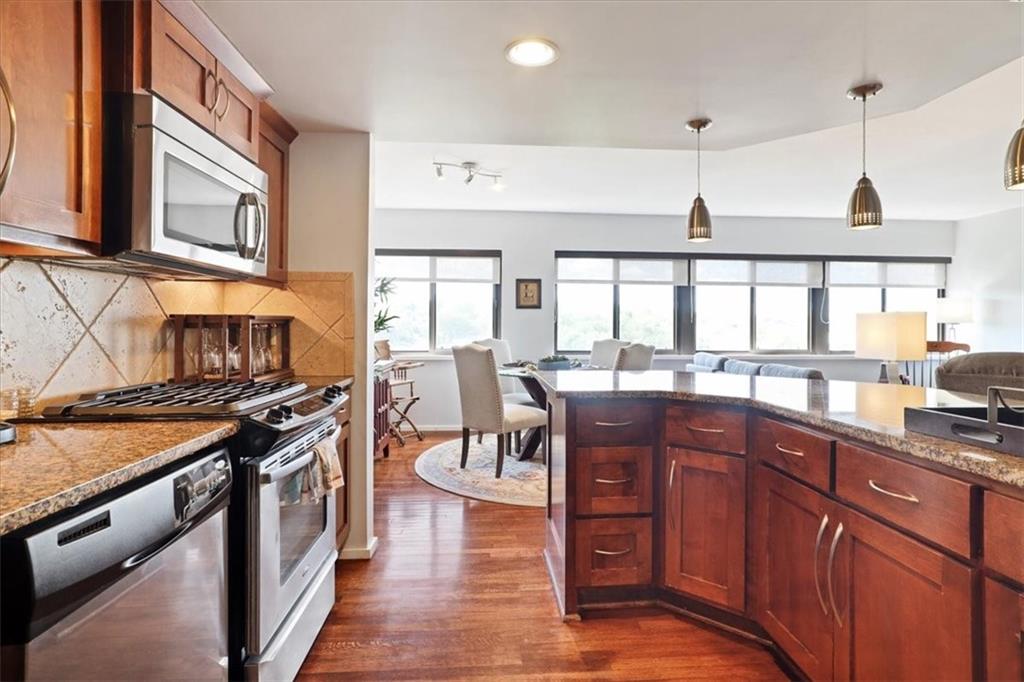 803 W 48th St #1106 Street Unit: 1106