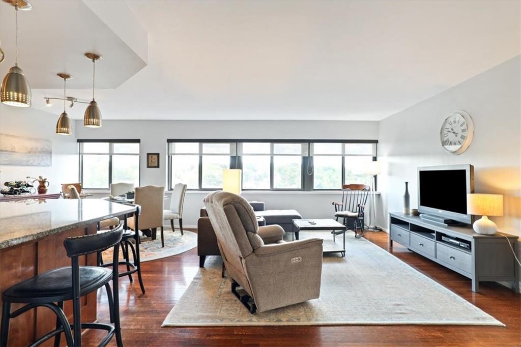 803 W 48th St #1106 Street Unit: 1106
