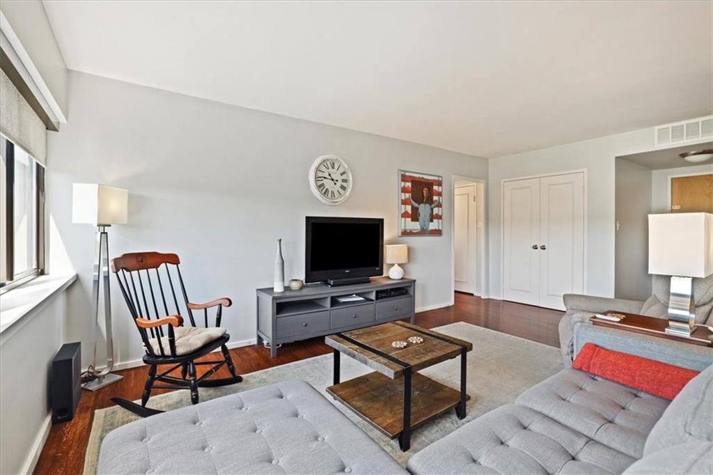 803 W 48th St #1106 Street Unit: 1106