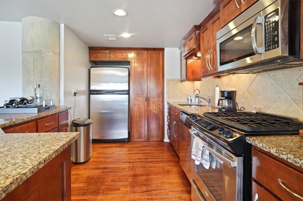 803 W 48th St #1106 Street Unit: 1106