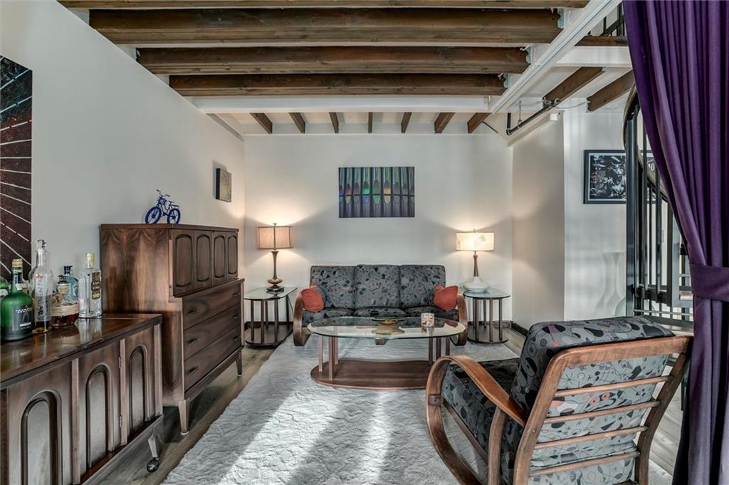 1803 Wyandotte Street Unit: 301