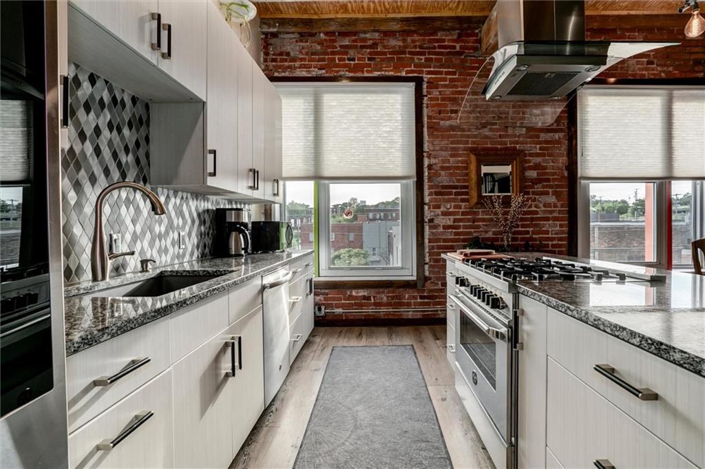1803 Wyandotte Street Unit: 301
