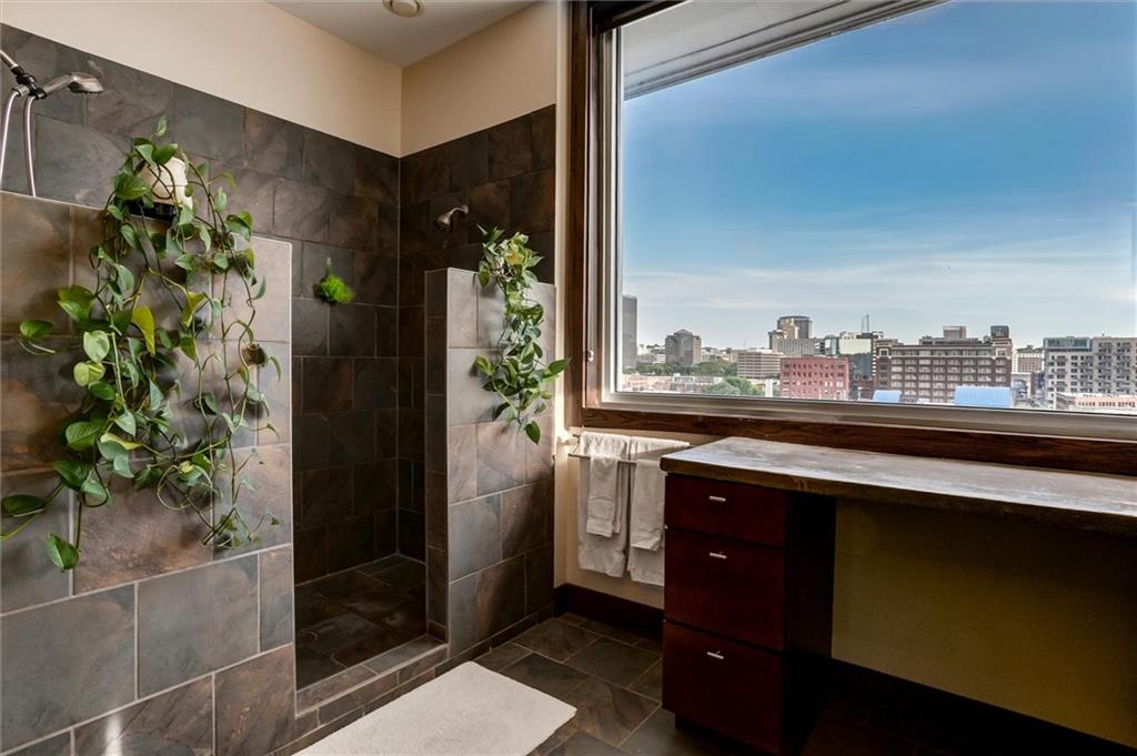 1803 Wyandotte Street Unit: 301