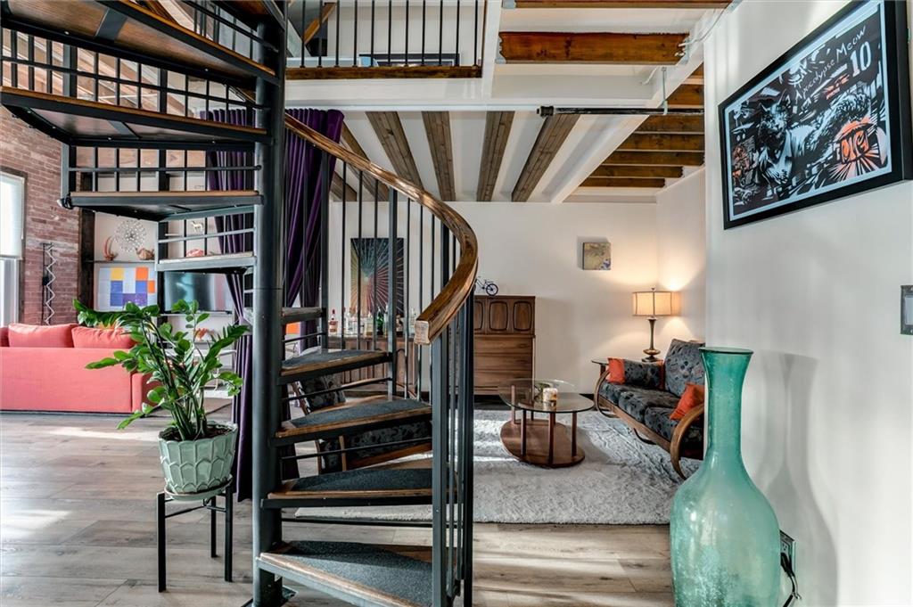 1803 Wyandotte Street Unit: 301