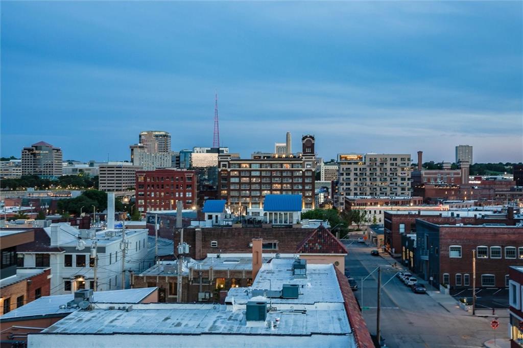 1803 Wyandotte Street Unit: 301
