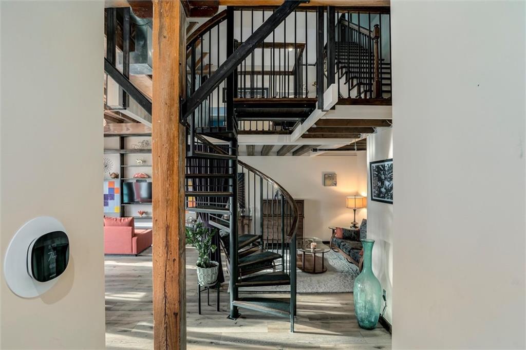 1803 Wyandotte Street Unit: 301