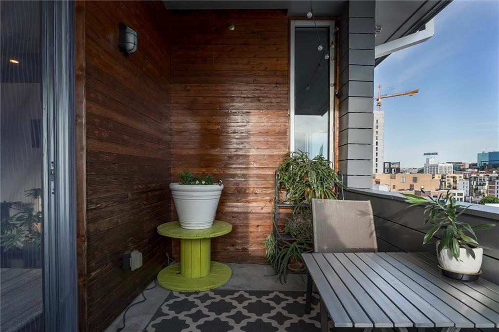 1803 Wyandotte Street Unit: 301