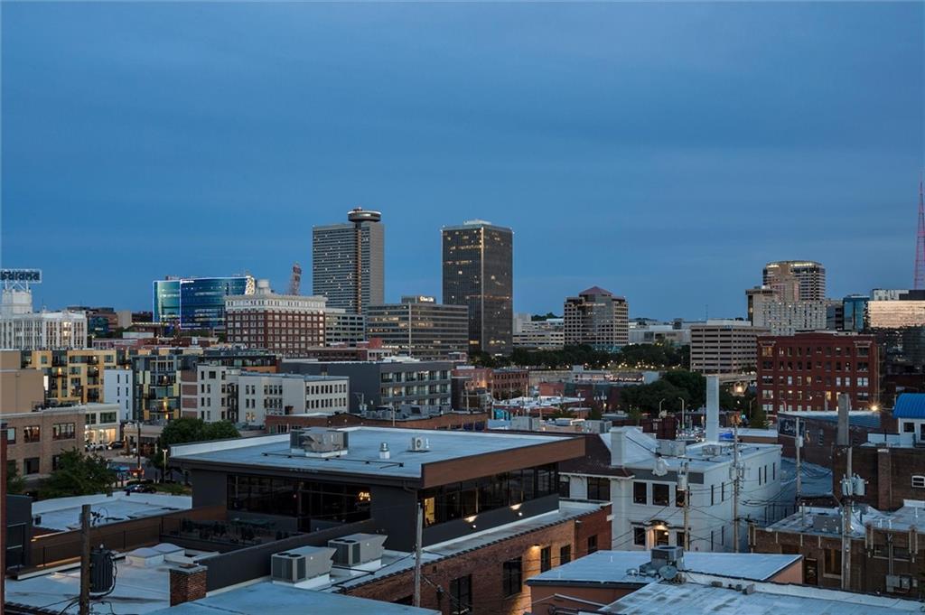 1803 Wyandotte Street Unit: 301