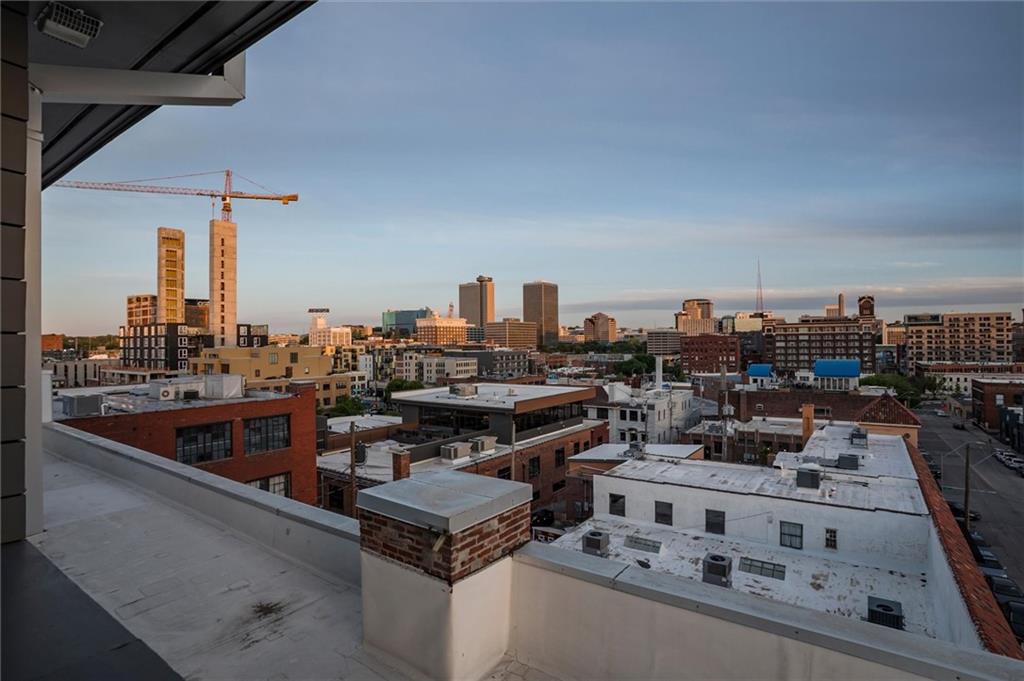 1803 Wyandotte Street Unit: 301