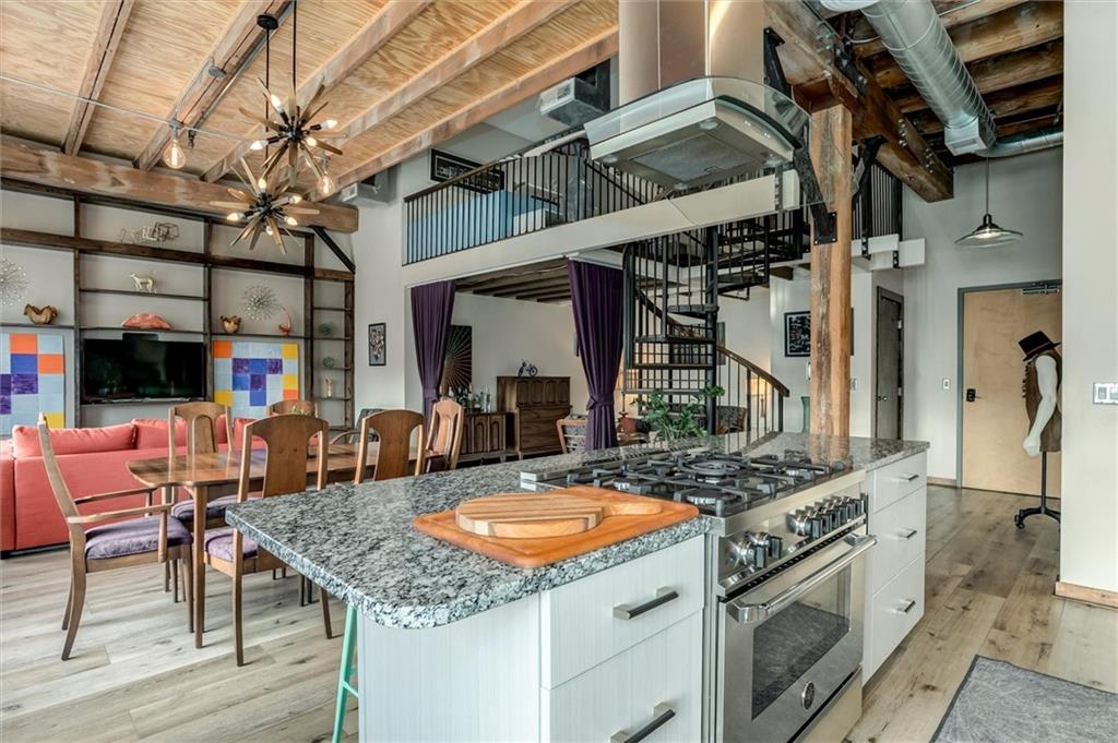 1803 Wyandotte Street Unit: 301