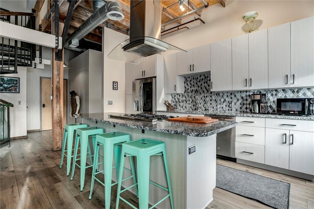 1803 Wyandotte Street Unit: 301