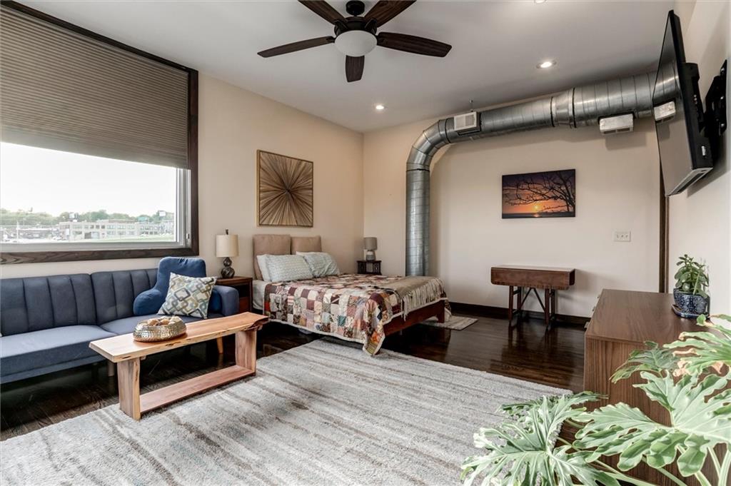 1803 Wyandotte Street Unit: 301