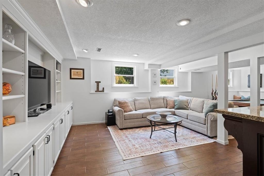 4505 W 138th Street