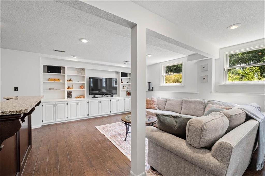 4505 W 138th Street