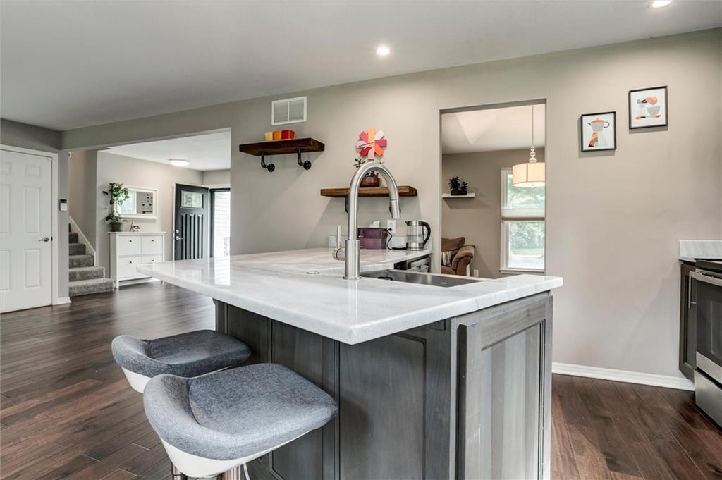 10101 NW MIRROR LAKE Court
