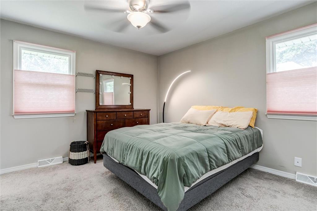 10101 NW MIRROR LAKE Court