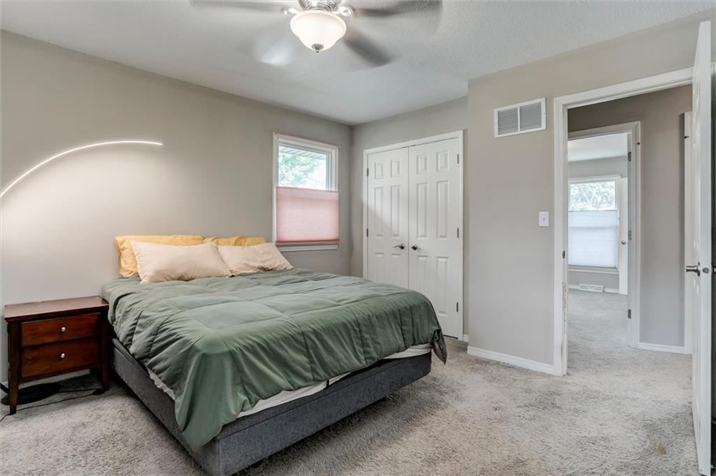 10101 NW MIRROR LAKE Court