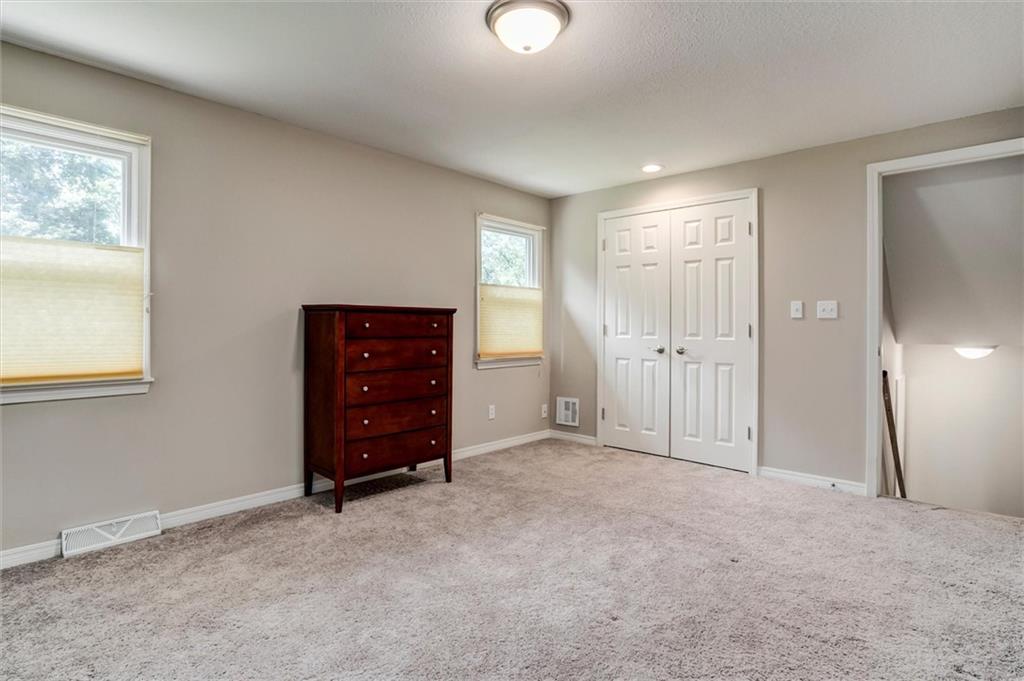 10101 NW MIRROR LAKE Court