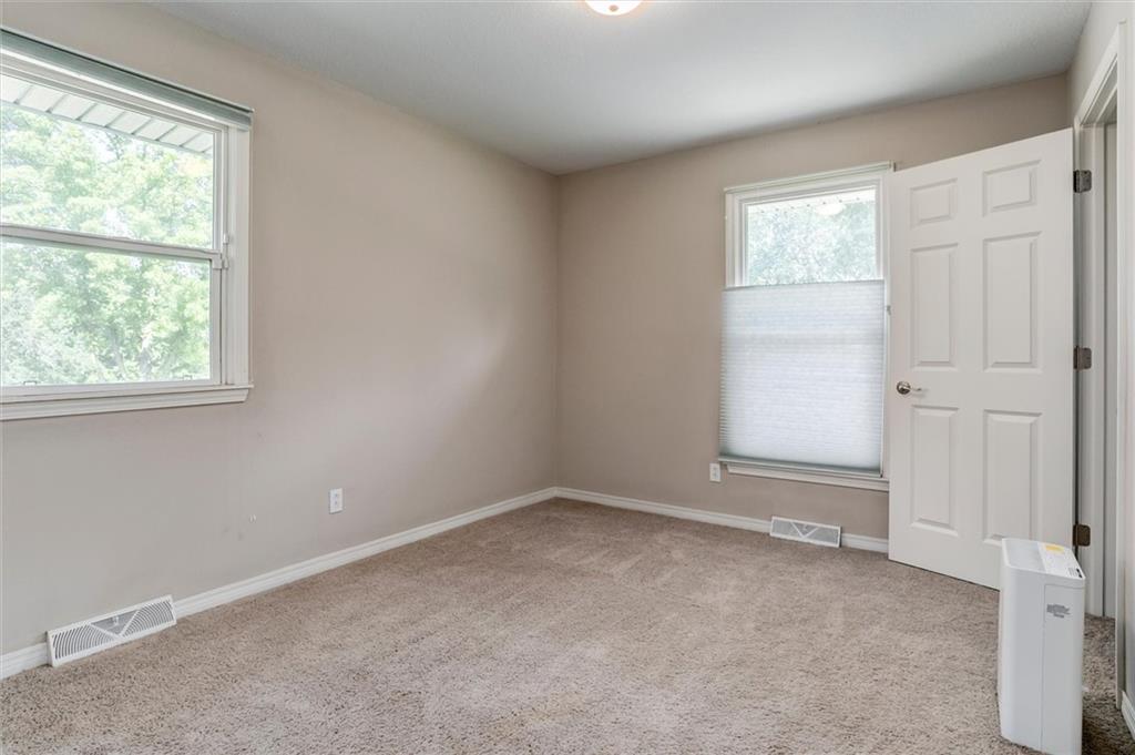 10101 NW MIRROR LAKE Court