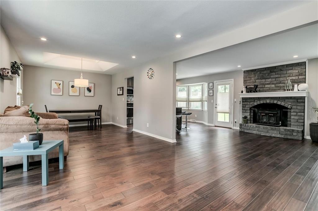10101 NW MIRROR LAKE Court