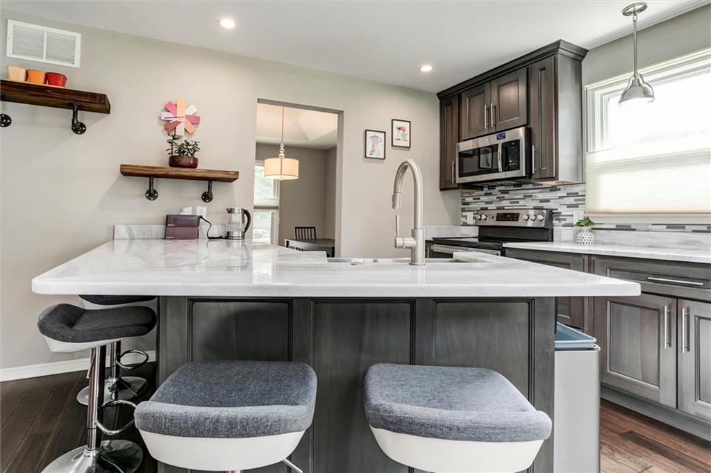10101 NW MIRROR LAKE Court