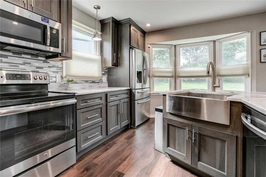 10101 NW MIRROR LAKE Court