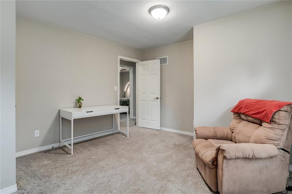 10101 NW MIRROR LAKE Court