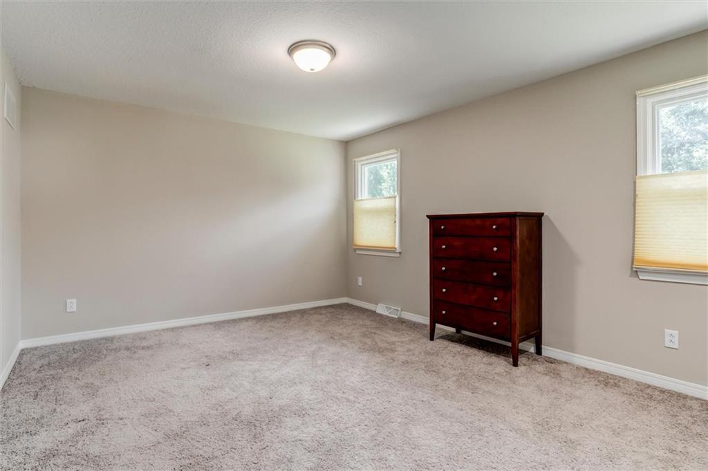 10101 NW MIRROR LAKE Court