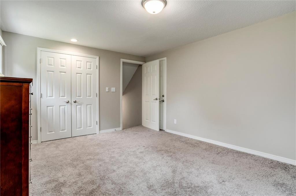 10101 NW MIRROR LAKE Court