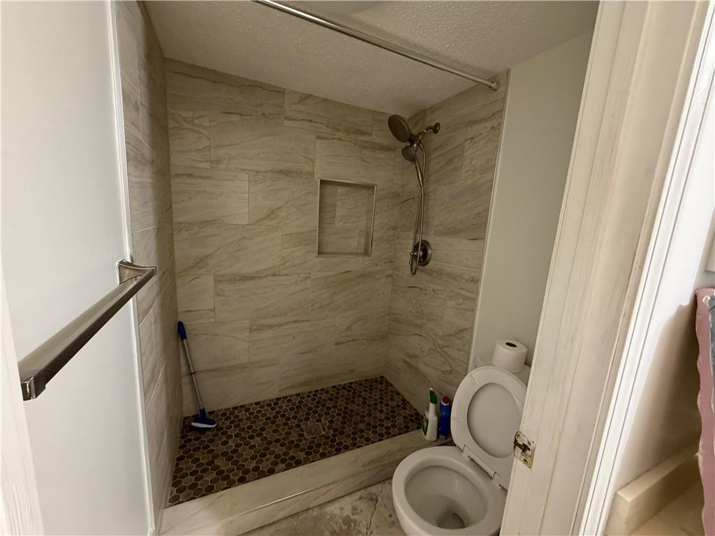 10704 Glenwood Street Unit: B