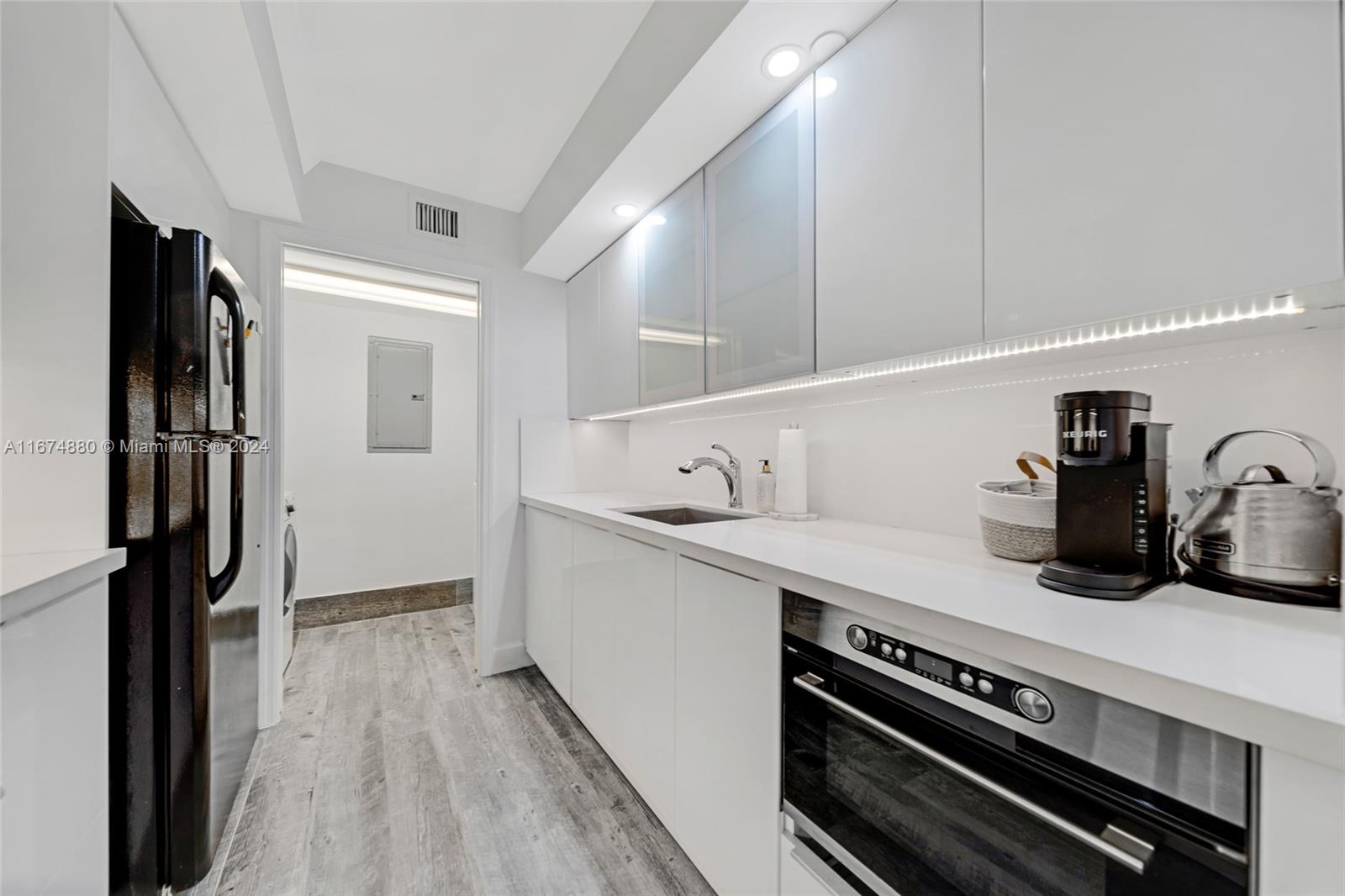 6917 Collins Ave # 1409