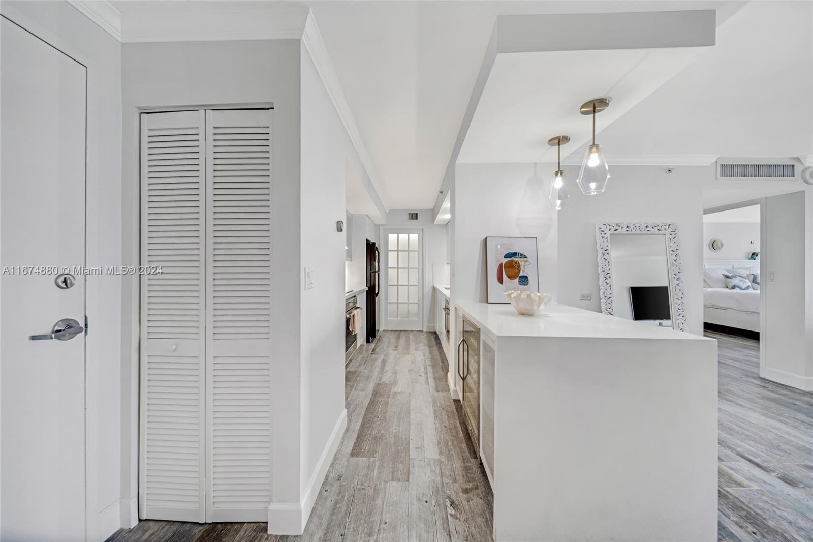 6917 Collins Ave # 1409