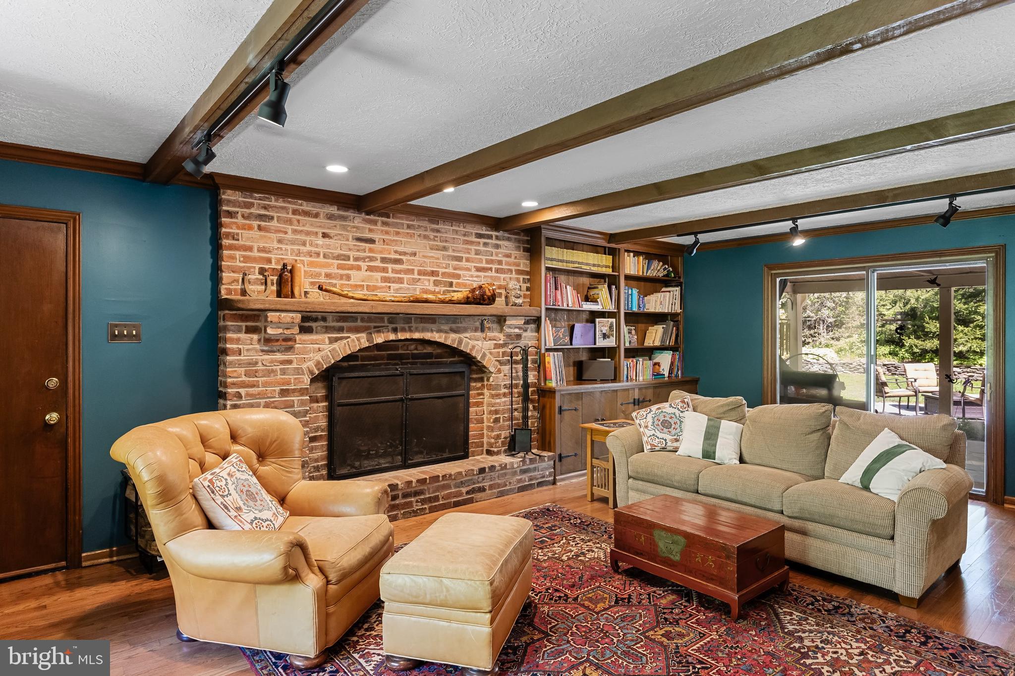 785 Lewis Ln