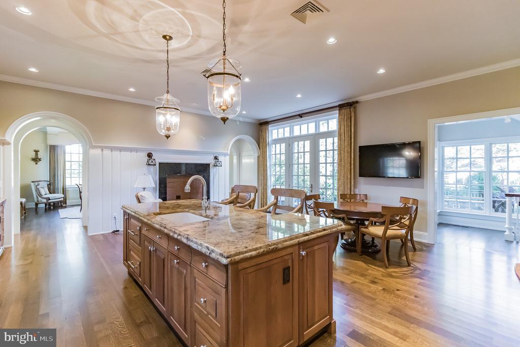 1911 STONE RIDGE LANE