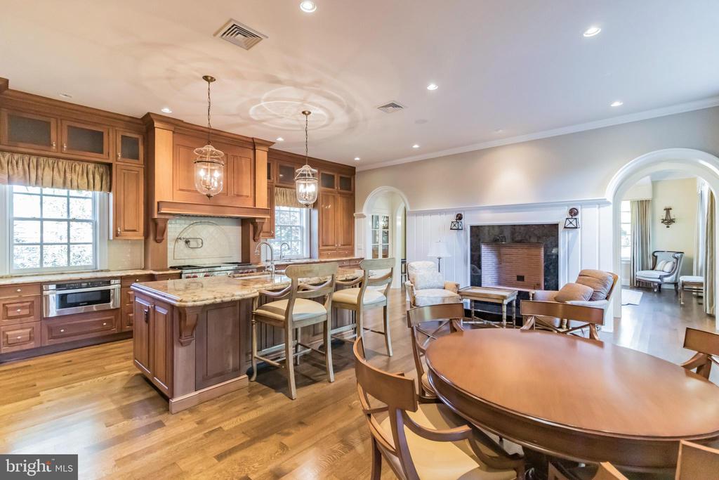 1911 STONE RIDGE LANE