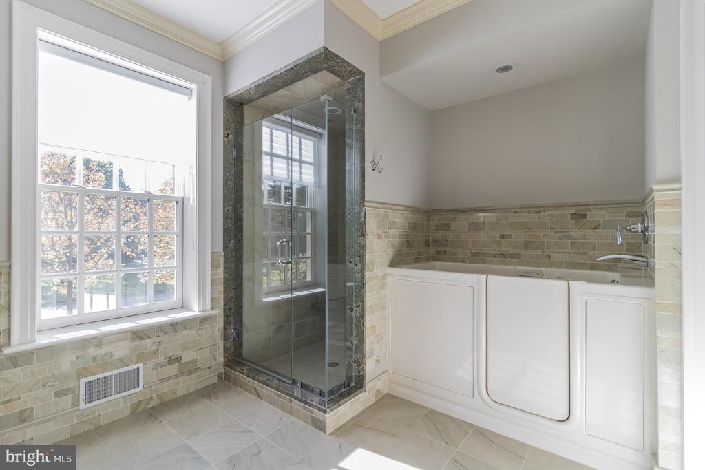 1911 STONE RIDGE LANE