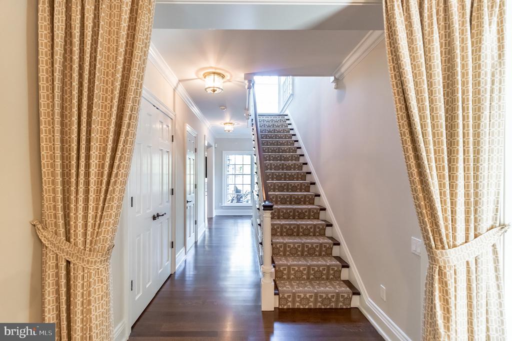 1911 STONE RIDGE LANE