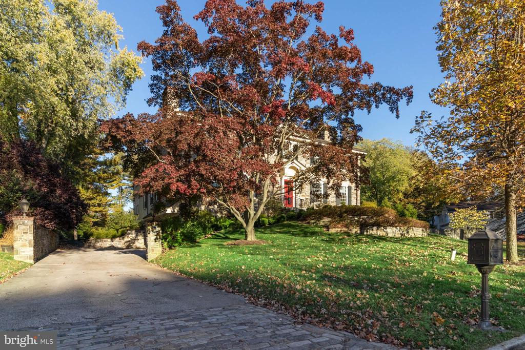 1911 STONE RIDGE LANE