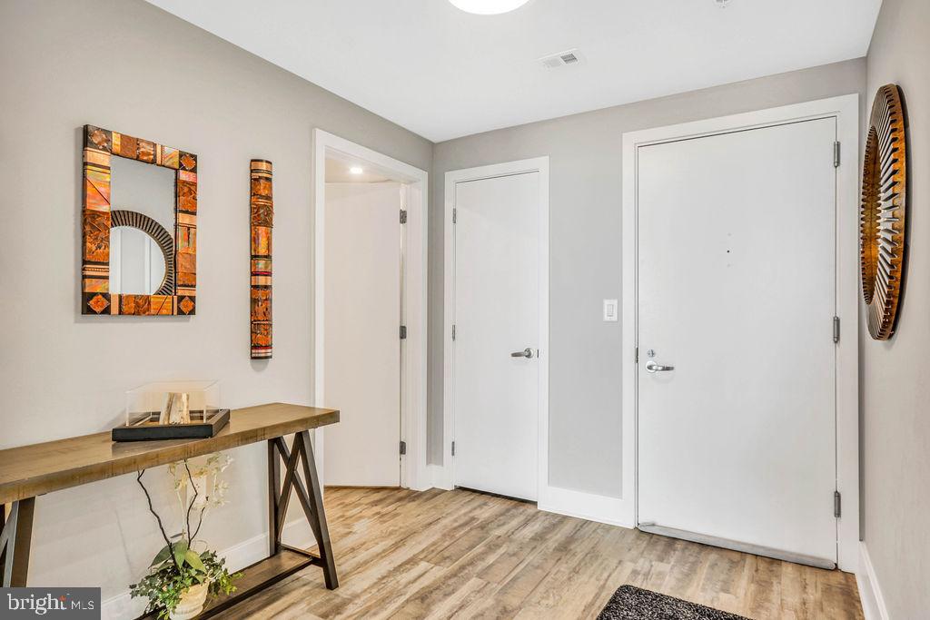 717 S Columbus Blvd #1206