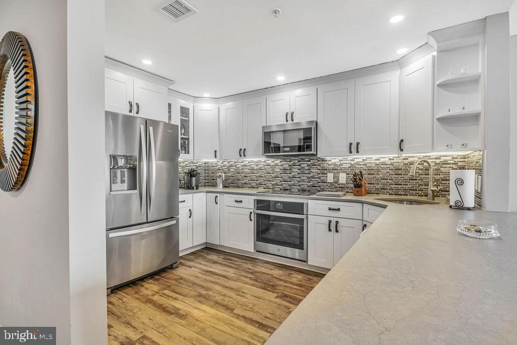 717 S Columbus Blvd #1206