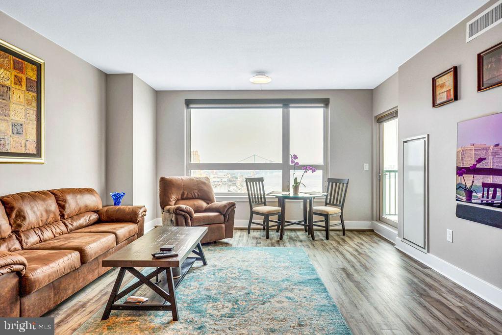 717 S Columbus Blvd #1206
