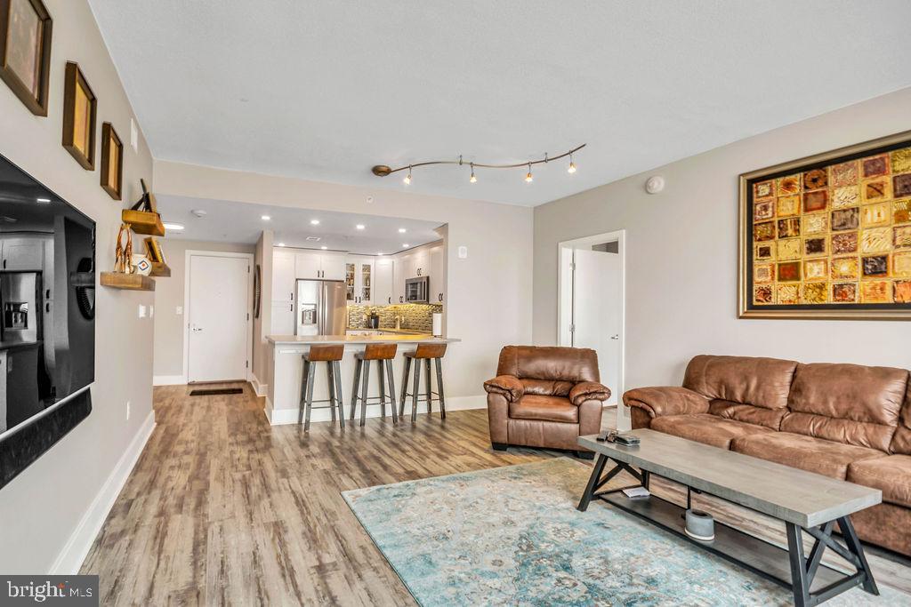 717 S Columbus Blvd #1206