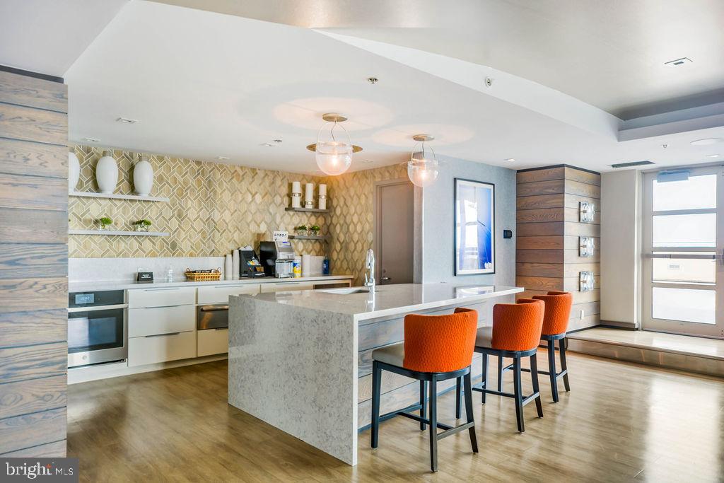 717 S Columbus Blvd #1206