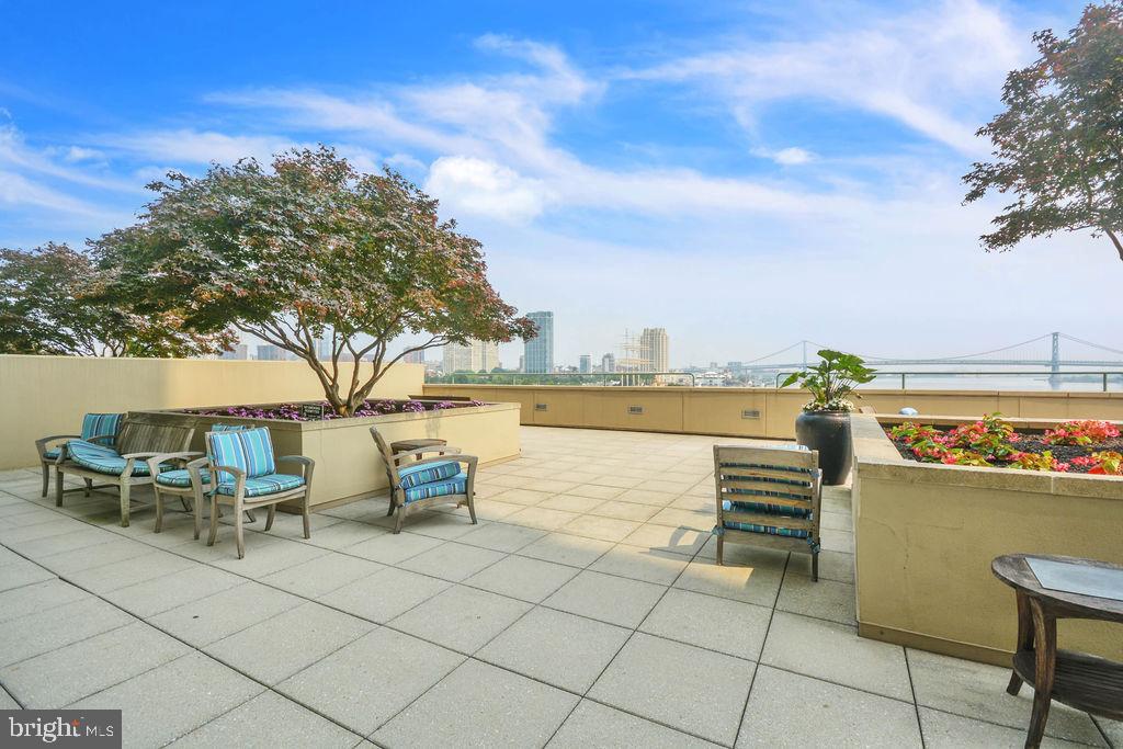 717 S Columbus Blvd #1206