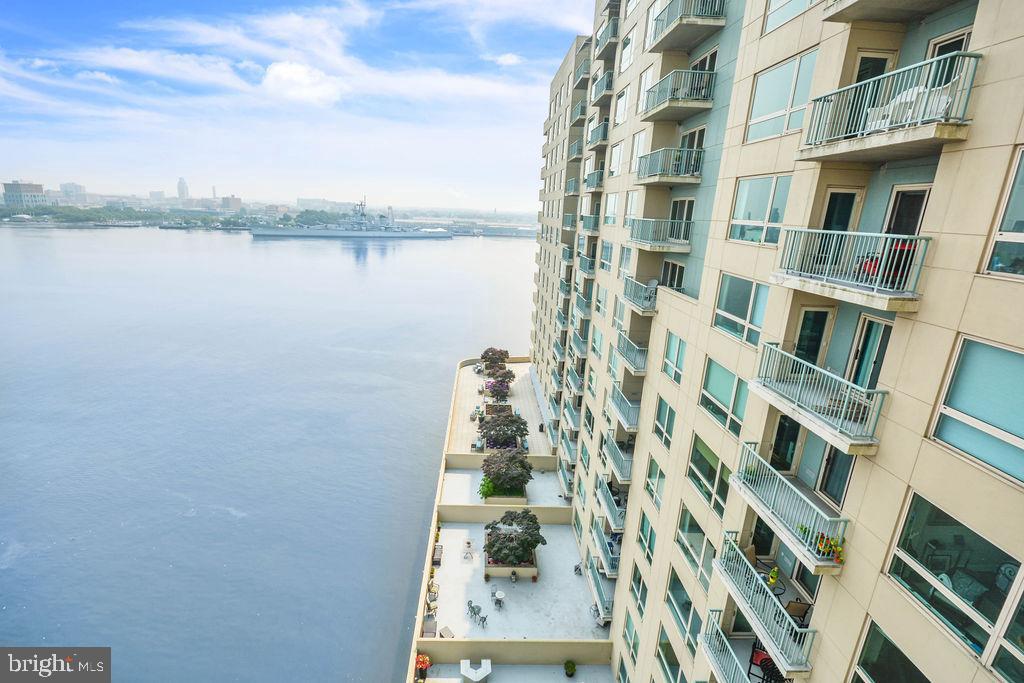 717 S Columbus Blvd #1206