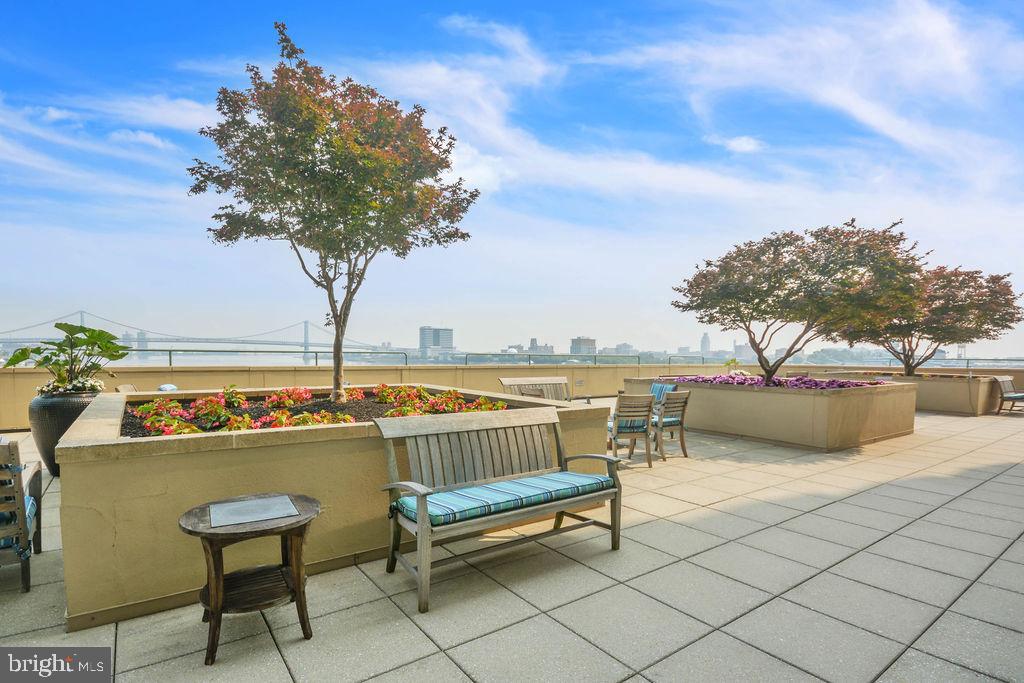717 S Columbus Blvd #1206