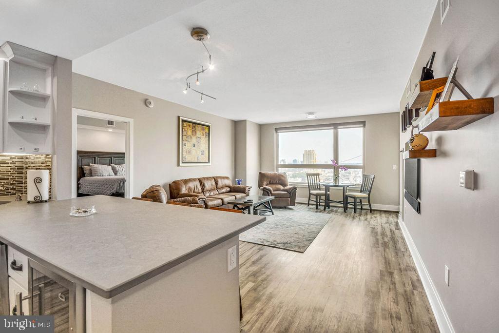 717 S Columbus Blvd #1206