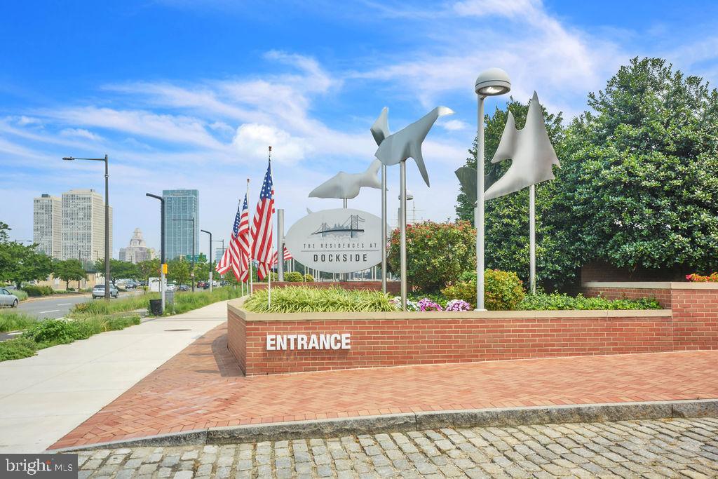 717 S Columbus Blvd #1206