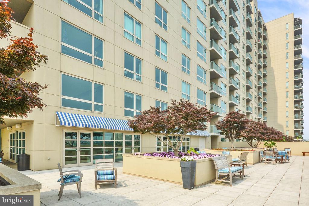 717 S Columbus Blvd #1206